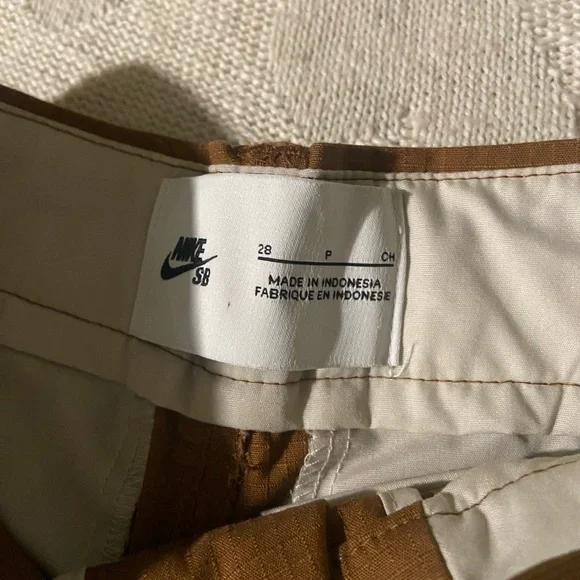 Nike Brown Cargo Shorts - Picture 3 of 3